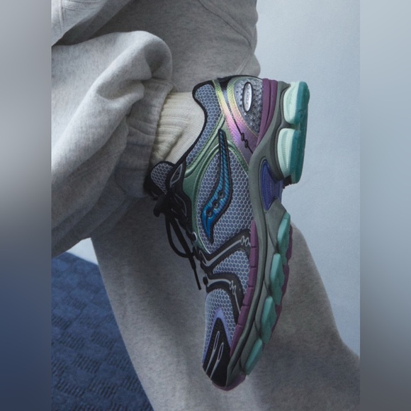 Saucony Men's ProGrid Triumph Sneaker - Main Image